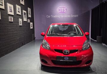 Toyota Aygo (X) 10.468 km 9.200 &euro; Düsseldorf 40476