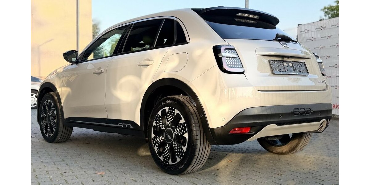 Fiat 600 Hybrid La Prima / KeylessGO / Kamera 26.000 km 18.900 &euro; Mönchengladbach 41066