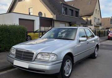 Mercedes-Benz C 200 247.000 km 5.500 &euro; Düsseldorf 40468