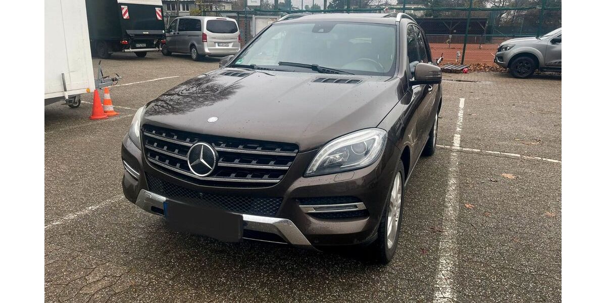 Mercedes-Benz ML 350 239.000 km 16.950 &euro; Düsseldorf 40468