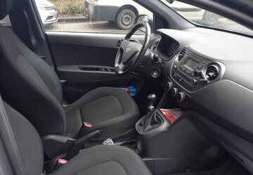 Hyundai i10 40.000 km 8.000 &euro; solingen 42659