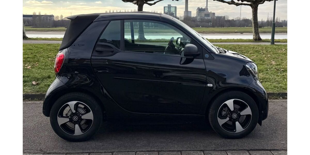 Smart ForTwo 26.205 km 10.990 &euro; Düsseldorf 40545