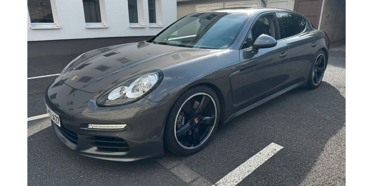 Porsche Panamera 160.000 km 33.900 &euro; Duisburg 47139