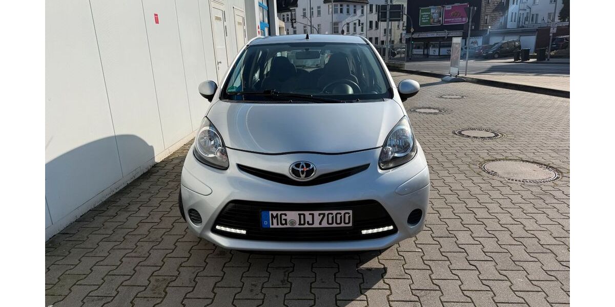 Toyota Aygo (X) 74.000 km 5.100 &euro; Mönchengladbach 41063