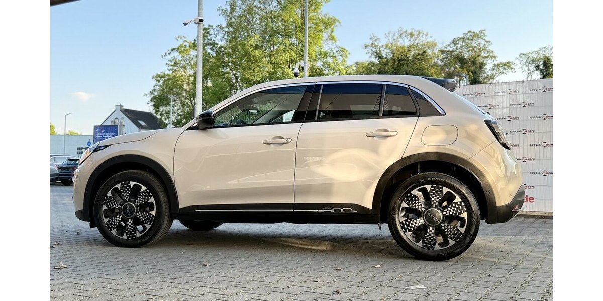 Fiat 600 Hybrid La Prima / KeylessGO / Kamera 26.000 km 18.900 &euro; Mönchengladbach 41066