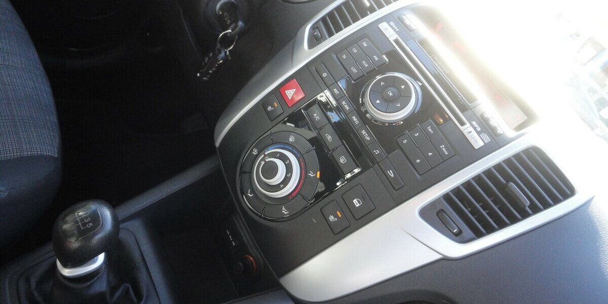 Kia Venga Vision 1,4 Klima SHZ Alu17+ Allwetter 2.Hd 96.000 km 4.950 &euro; Neuss 41462