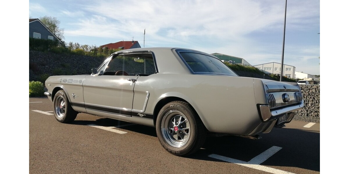 Ford Mustang 10.000 km 34.000 &euro; Remscheid 42853