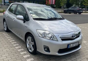 Toyota Auris 157.600 km 8.300 &euro; Düsseldorf 40599