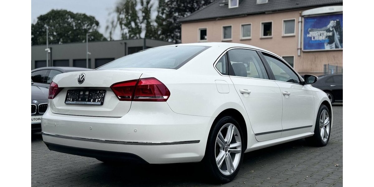 VW Passat 2,0 TDI Highline / Leder / SHD / Keyless 228.000 km 11.890 &euro; Mönchengladbach 41066