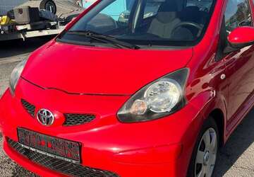 Toyota Aygo 98.000 km 2.950 &euro; Düsseldorf 40231