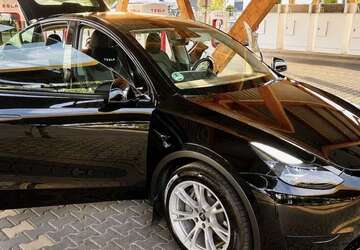 Tesla Model Y 55.000 km 32.500 &euro; Düsseldorf, Stadt 40213