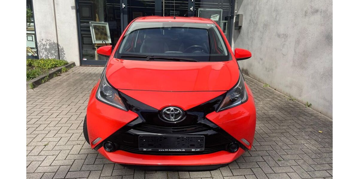 Toyota Aygo (X) 83.106 km 6.700 &euro; Düsseldorf 40549