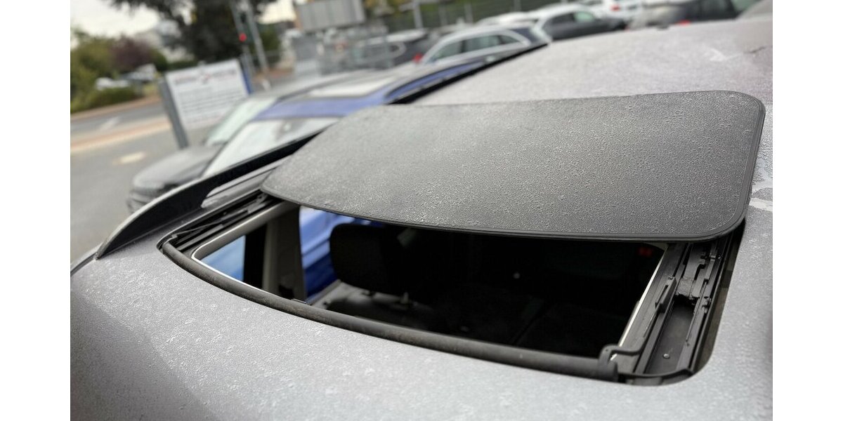 Land Rover Discovery SDV6 / HSE / Kamera / Pano / 7 Sitze 199.000 km 19.890 &euro; Mönchengladbach 41066