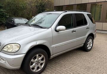 Mercedes-Benz ML 270 213.000 km 4.699 &euro; Duisburg 47058