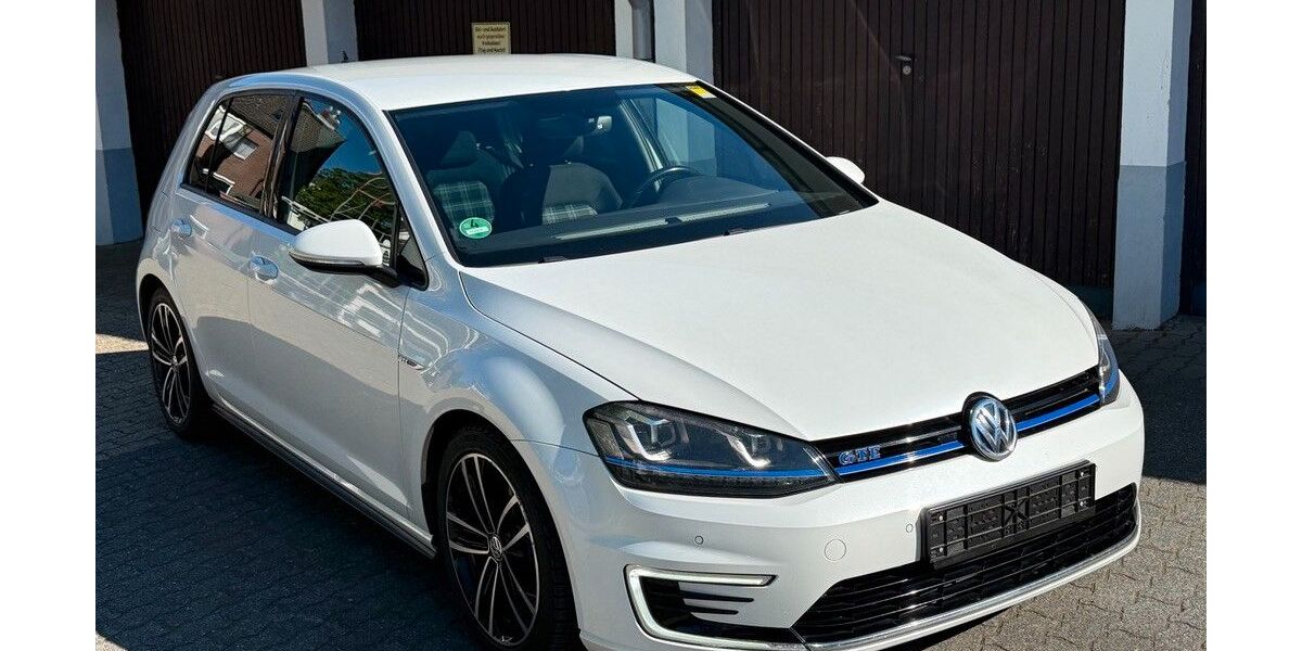 VW Golf 215.000 km 9.940 &euro; Düsseldorf 40468