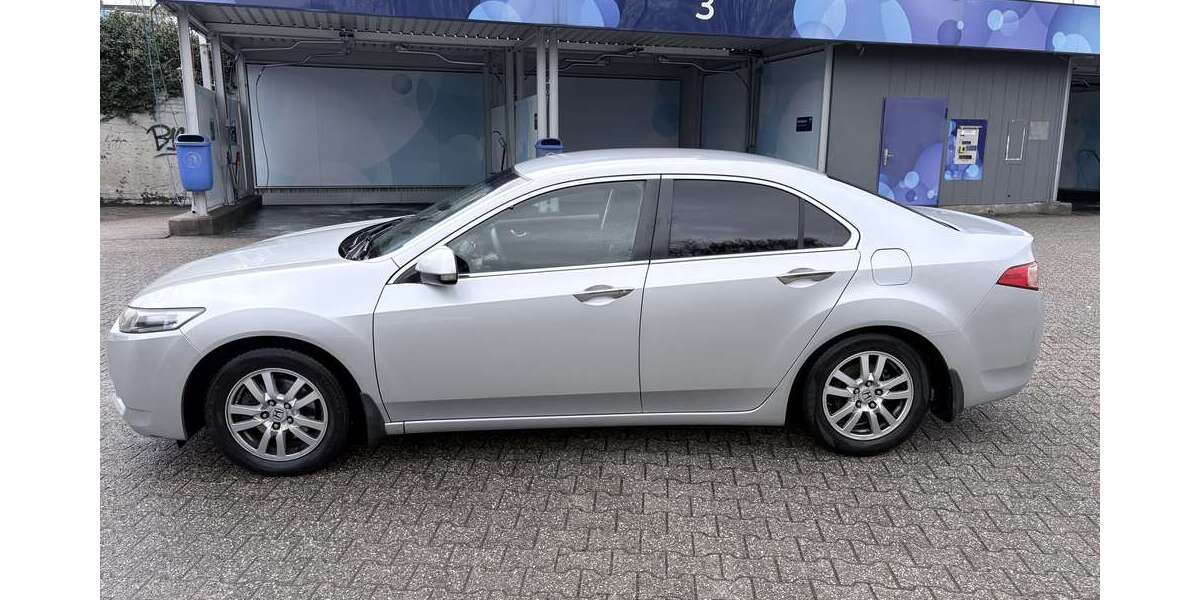 Honda Accord 154.000 km 7.499 &euro; Velbert 42555