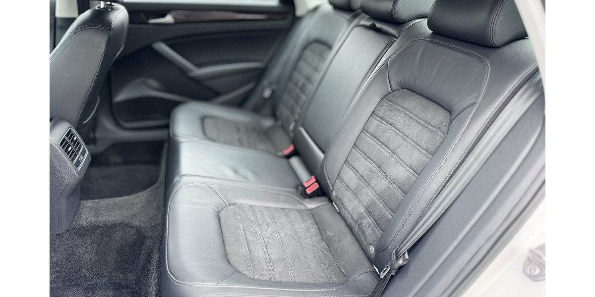 VW Passat 2,0 TDI Highline / Leder / SHD / Keyless 228.000 km 11.890 &euro; Mönchengladbach 41066