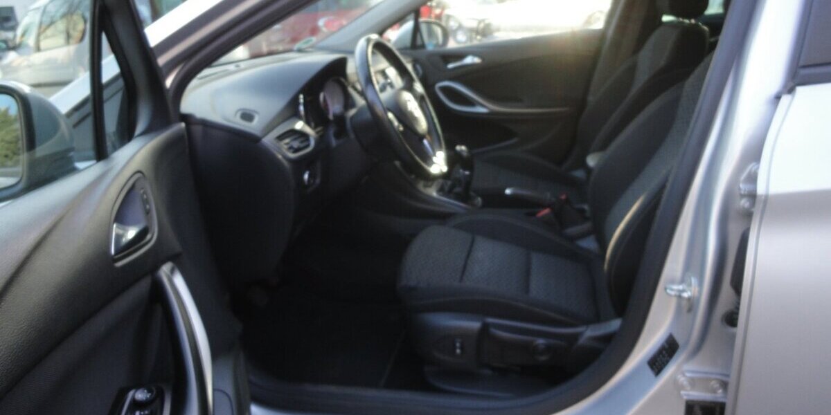 Opel Astra Edition 1,4 Klimatr. SHZ PDC Allwetter Top 90.000 km 8.990 &euro; Neuss 41462