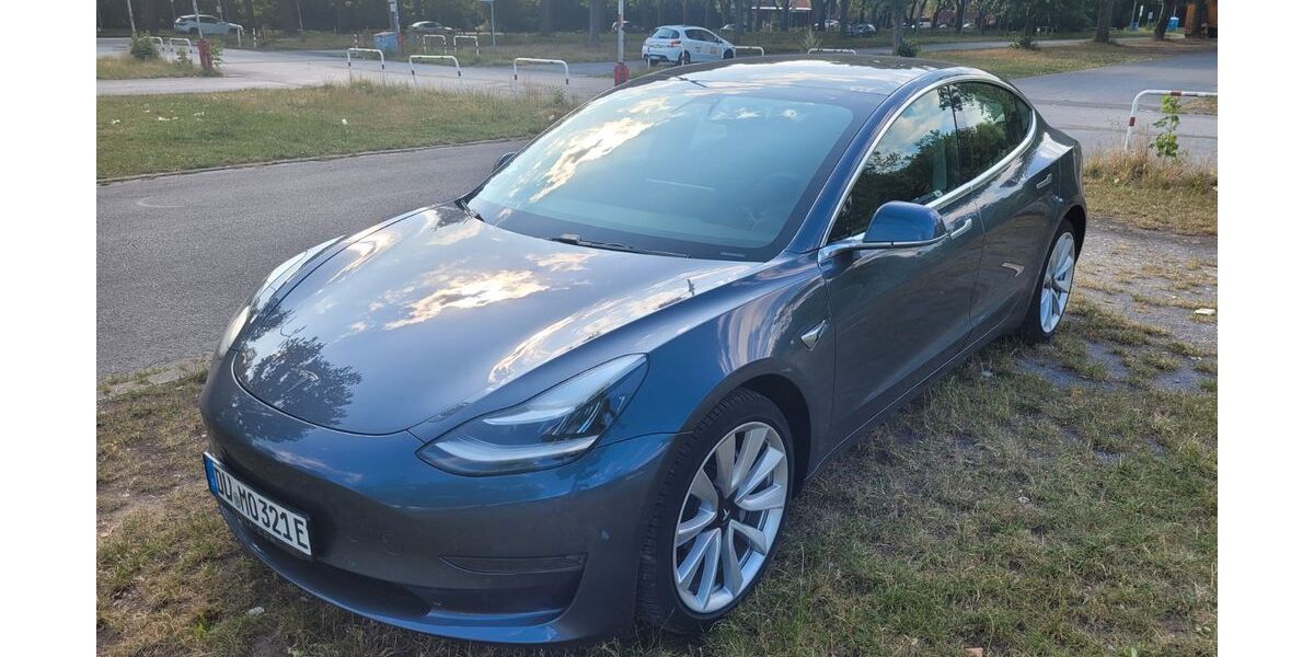 Tesla Model 3 91.600 km 21.900 &euro; Duisburg 47051